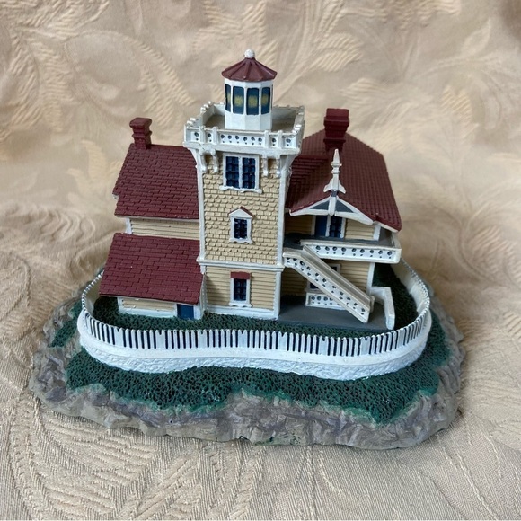 Danbury Mint lighthouse figurine of East Brother Light Station. Collectible. - Picture 4 of 6